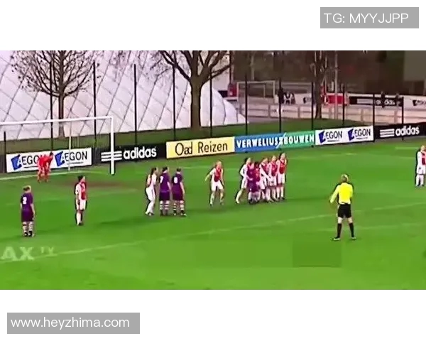 足球明星文具高清图片展示让你感受运动激情与创意设计的完美结合